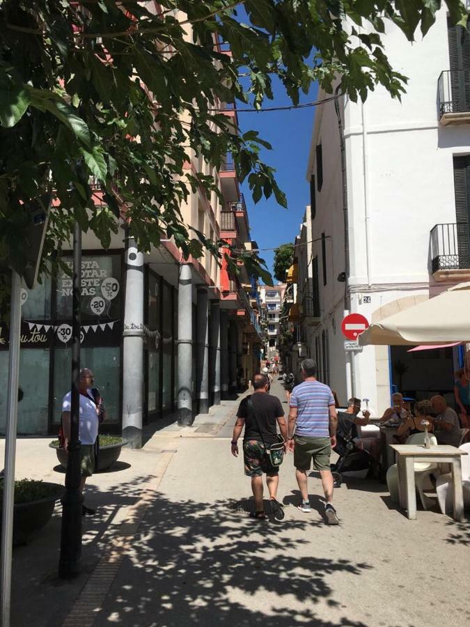Sunny Flat In Sitges 30 Seconds To Beach, Balcony & Sea Views! Exterior foto